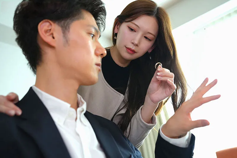 Vợ yêu đi đi chơi, gã chồng ở nhà bị nhỏ em vợ yêu gạ đụ không trượt phát nào